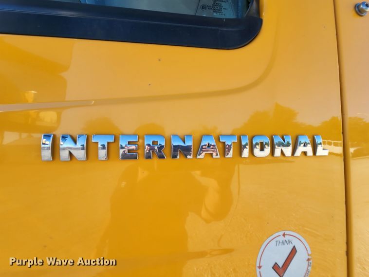 image for item MK9134 2006 International 7400  Crew Cab dump truck