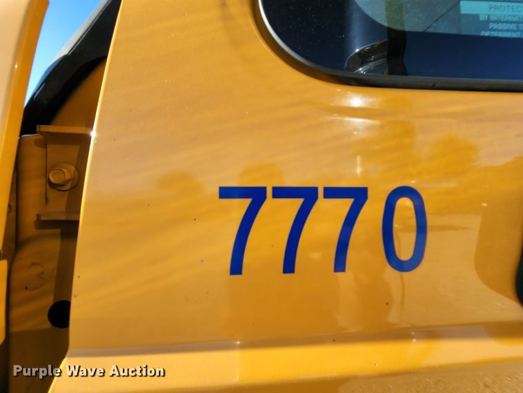 image for item MK9134 2006 International 7400  Crew Cab dump truck