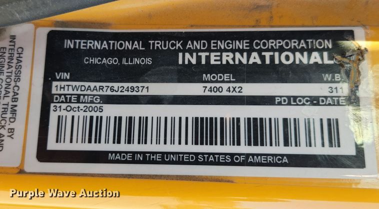 image for item MK9134 2006 International 7400  Crew Cab dump truck