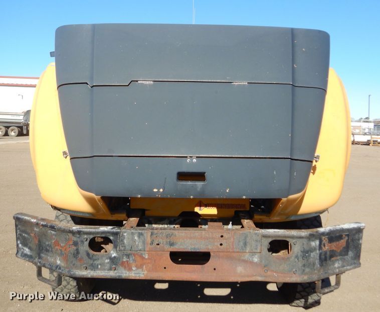 image for item MX9989 1991 International 4900  truck cab and chassis