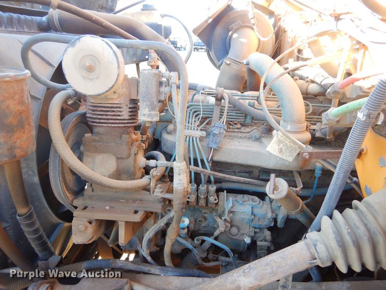 image for item MX9989 1991 International 4900  truck cab and chassis