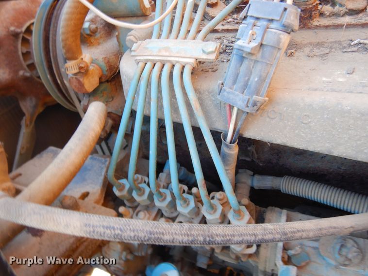 image for item MX9989 1991 International 4900  truck cab and chassis