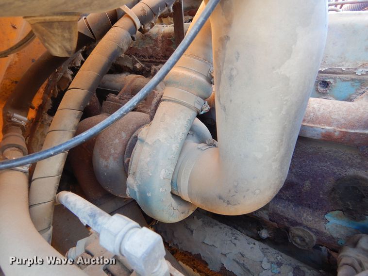 image for item MX9989 1991 International 4900  truck cab and chassis