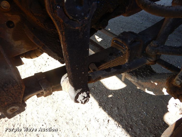 image for item MX9989 1991 International 4900  truck cab and chassis