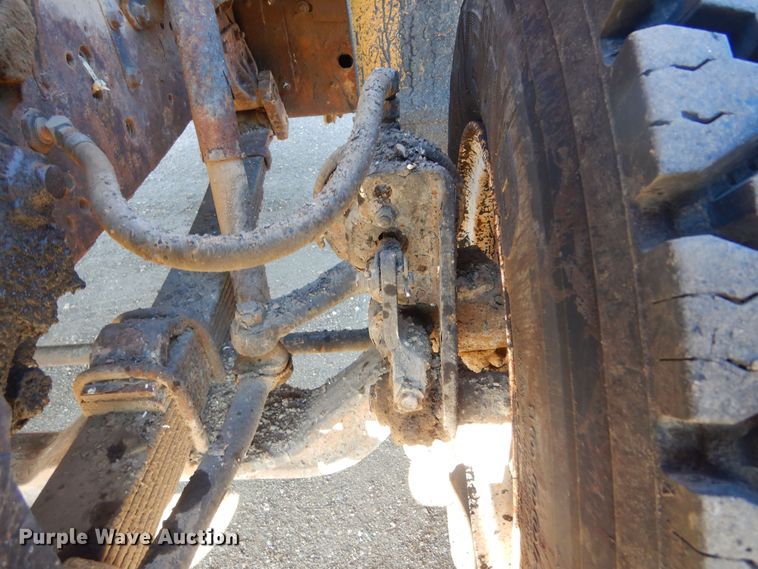 image for item MX9989 1991 International 4900  truck cab and chassis