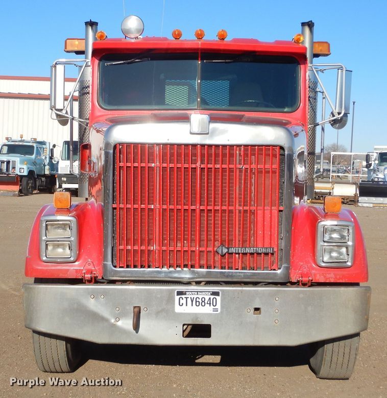 image for item MX9991 1989 International 9300  semi truck