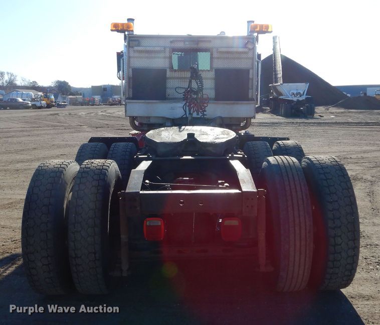 image for item MX9991 1989 International 9300  semi truck