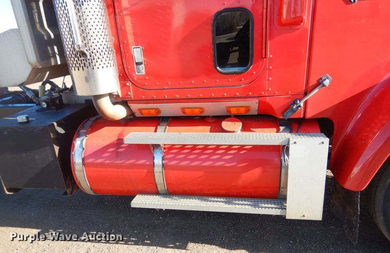 image for item MX9991 1989 International 9300  semi truck