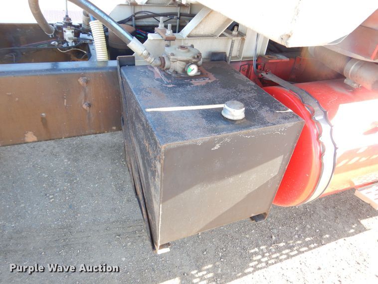 image for item MX9991 1989 International 9300  semi truck