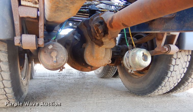 image for item MX9991 1989 International 9300  semi truck