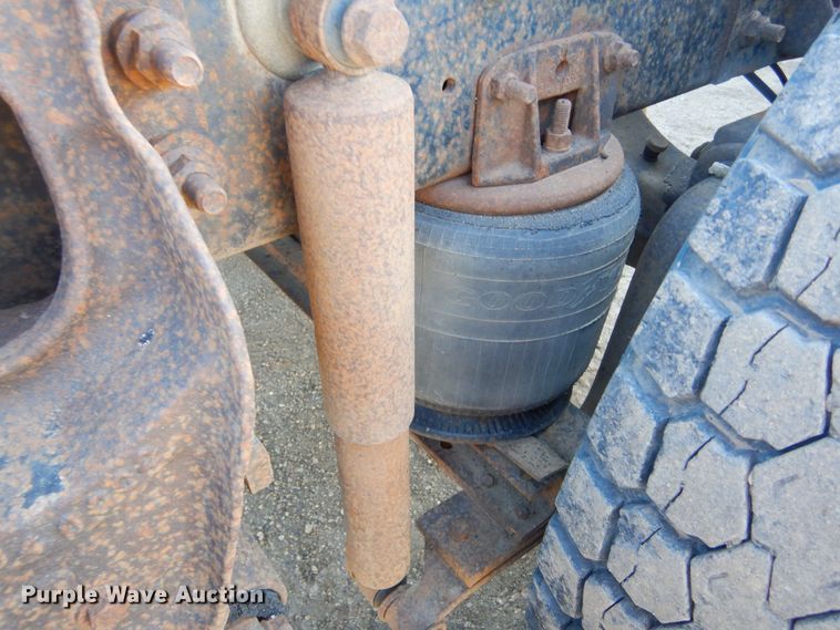 image for item MX9991 1989 International 9300  semi truck