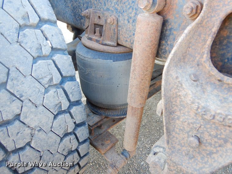 image for item MX9991 1989 International 9300  semi truck