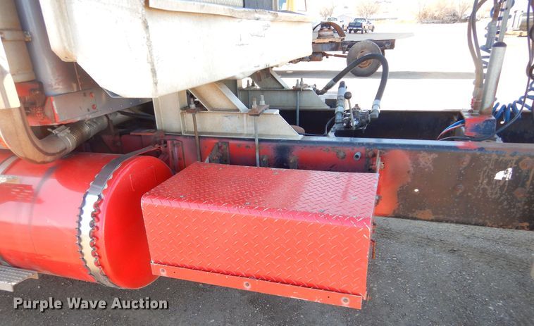 image for item MX9991 1989 International 9300  semi truck