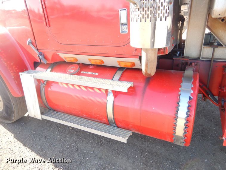 image for item MX9991 1989 International 9300  semi truck