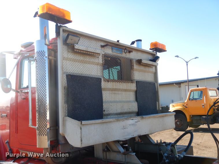 image for item MX9991 1989 International 9300  semi truck