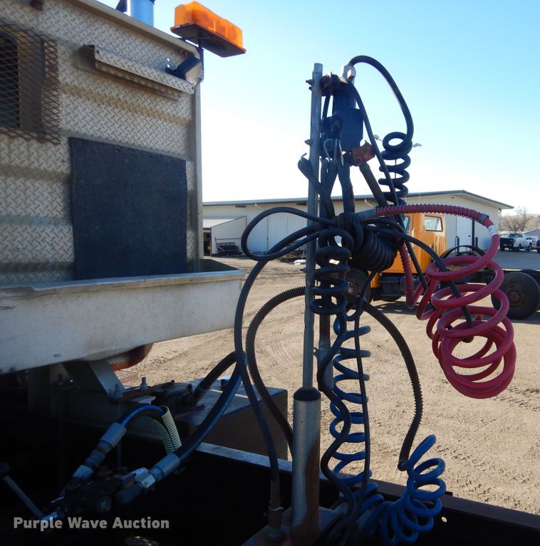 image for item MX9991 1989 International 9300  semi truck