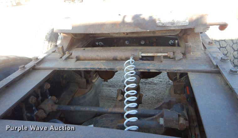 image for item MX9991 1989 International 9300  semi truck