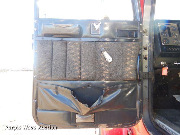 image for item MX9991 1989 International 9300  semi truck