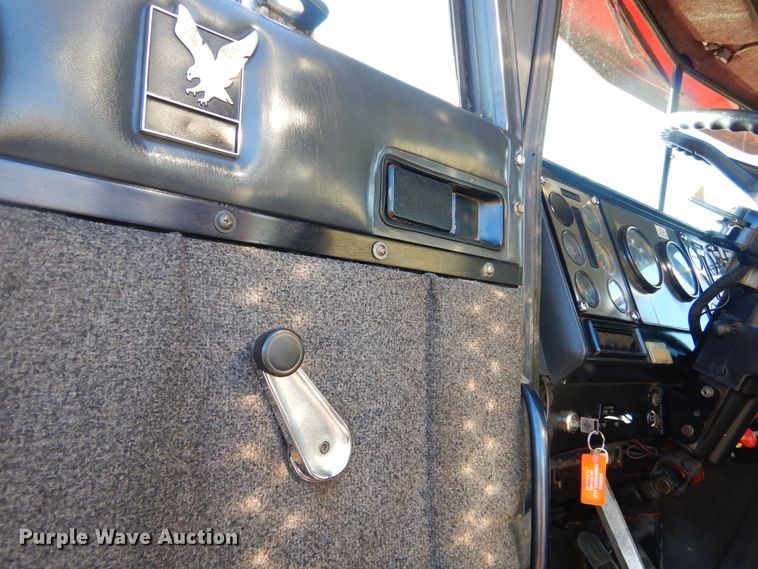 image for item MX9991 1989 International 9300  semi truck