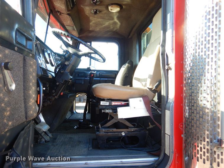 image for item MX9991 1989 International 9300  semi truck