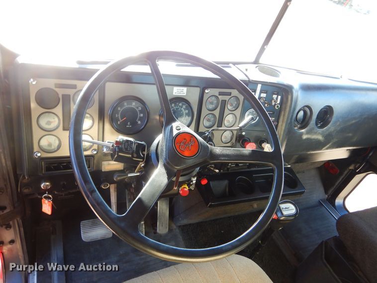 image for item MX9991 1989 International 9300  semi truck