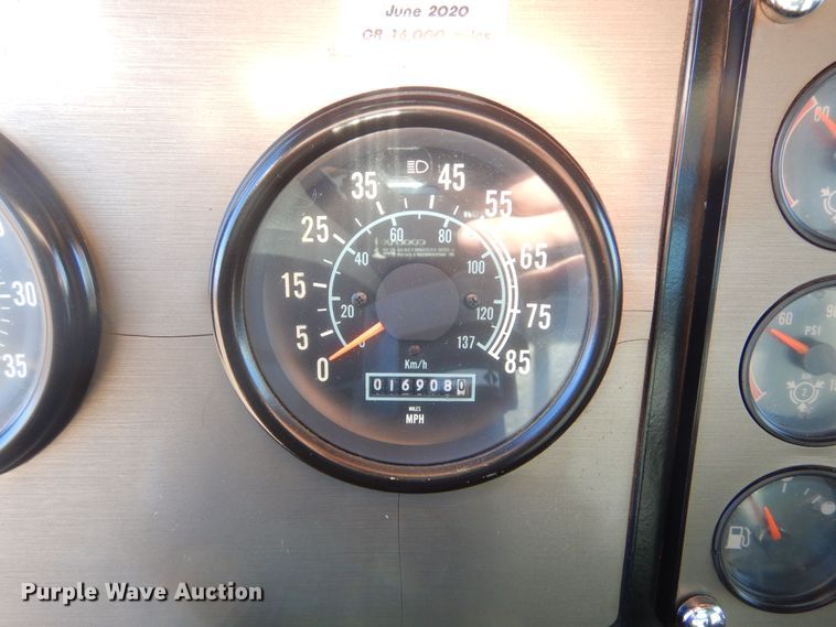 image for item MX9991 1989 International 9300  semi truck