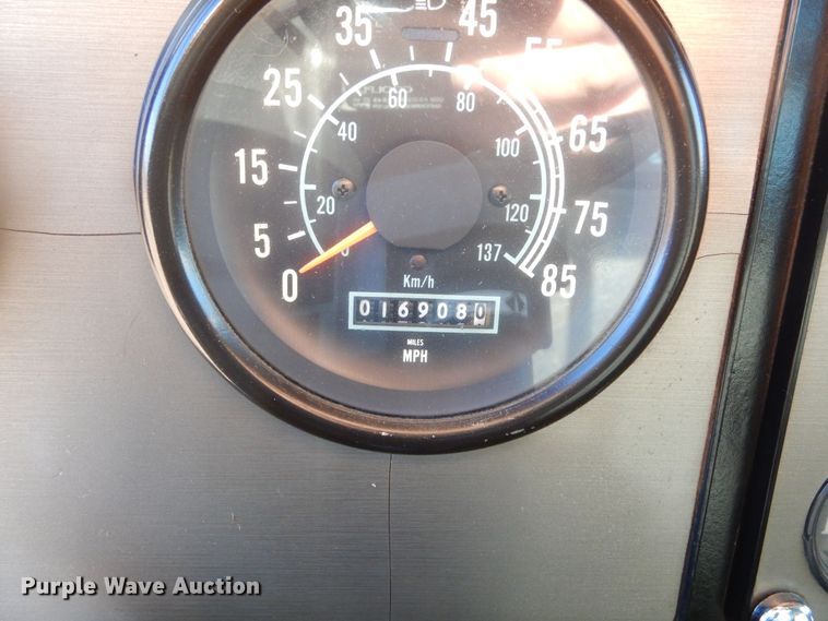 image for item MX9991 1989 International 9300  semi truck