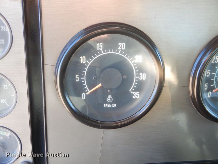 image for item MX9991 1989 International 9300  semi truck