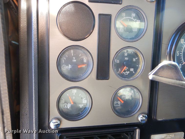 image for item MX9991 1989 International 9300  semi truck