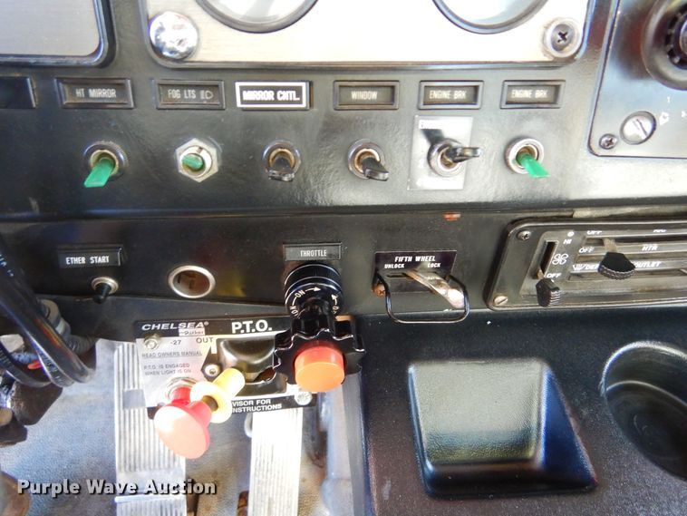 image for item MX9991 1989 International 9300  semi truck