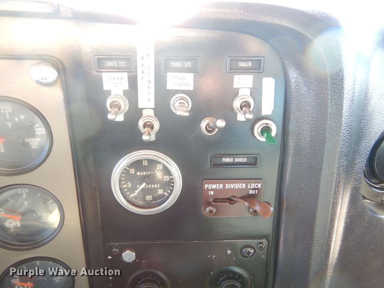 image for item MX9991 1989 International 9300  semi truck