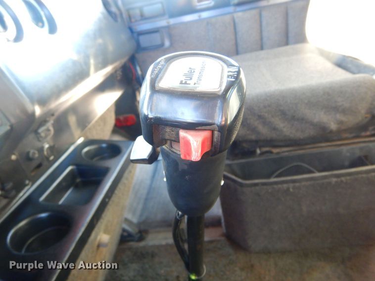 image for item MX9991 1989 International 9300  semi truck