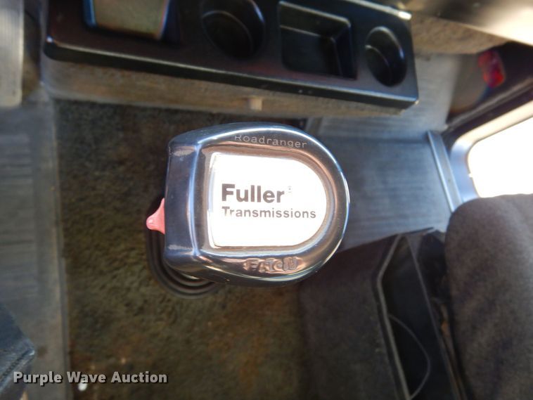 image for item MX9991 1989 International 9300  semi truck