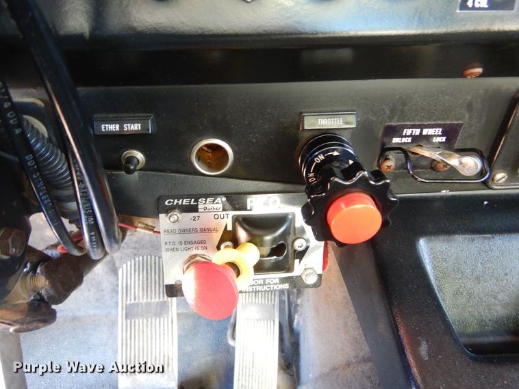 image for item MX9991 1989 International 9300  semi truck