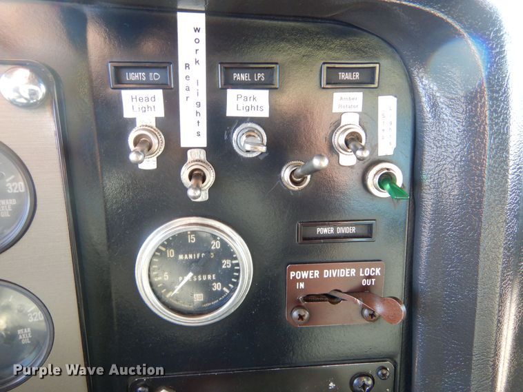 image for item MX9991 1989 International 9300  semi truck