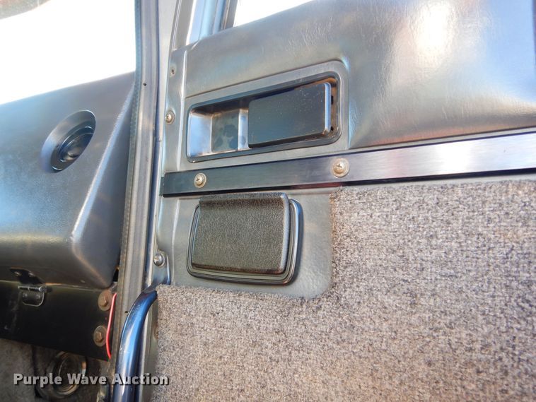 image for item MX9991 1989 International 9300  semi truck