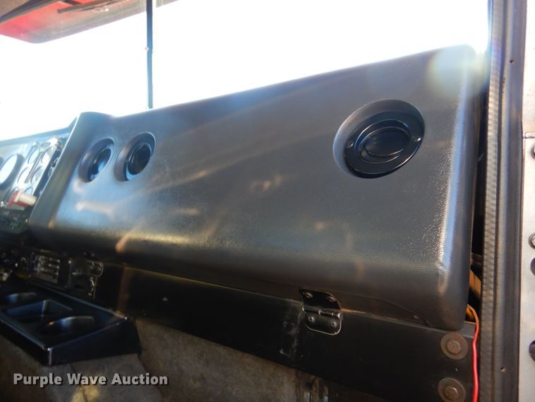 image for item MX9991 1989 International 9300  semi truck