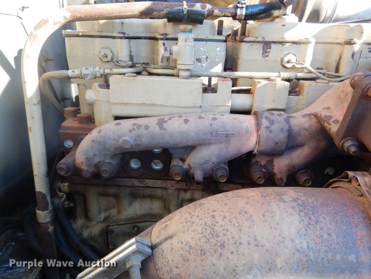 image for item MX9991 1989 International 9300  semi truck