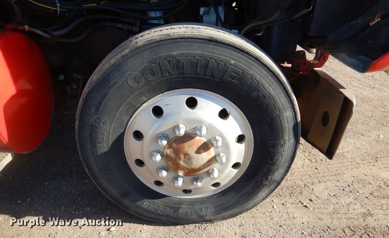 image for item MX9991 1989 International 9300  semi truck