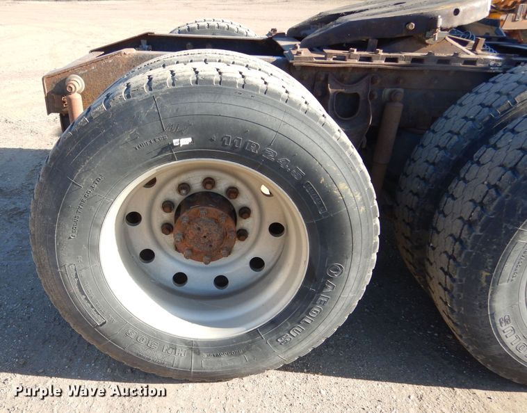 image for item MX9991 1989 International 9300  semi truck