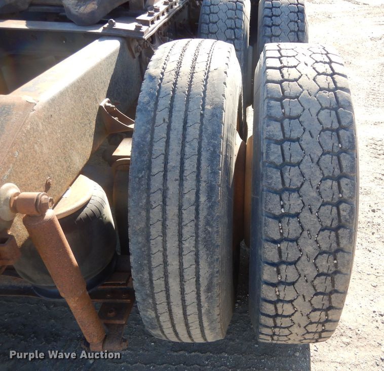 image for item MX9991 1989 International 9300  semi truck