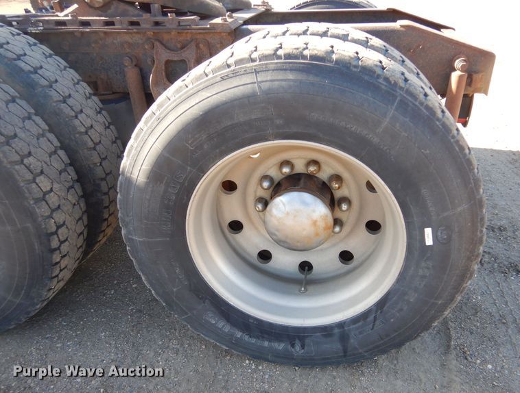 image for item MX9991 1989 International 9300  semi truck