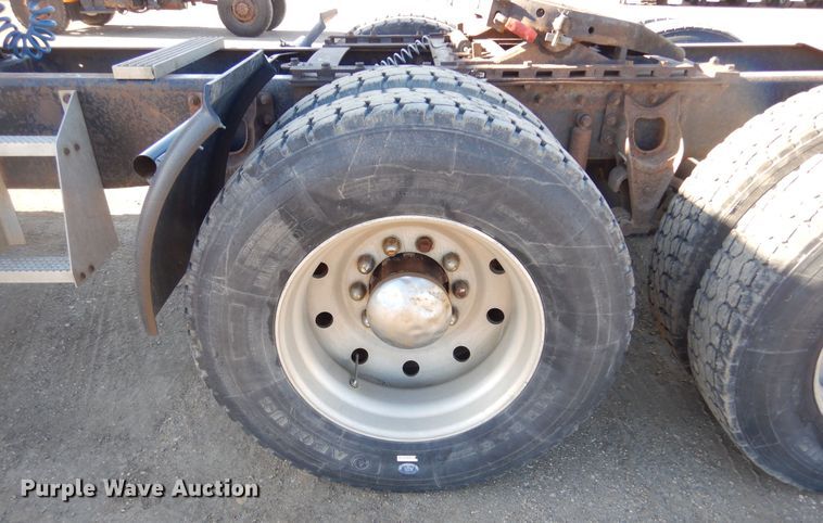 image for item MX9991 1989 International 9300  semi truck