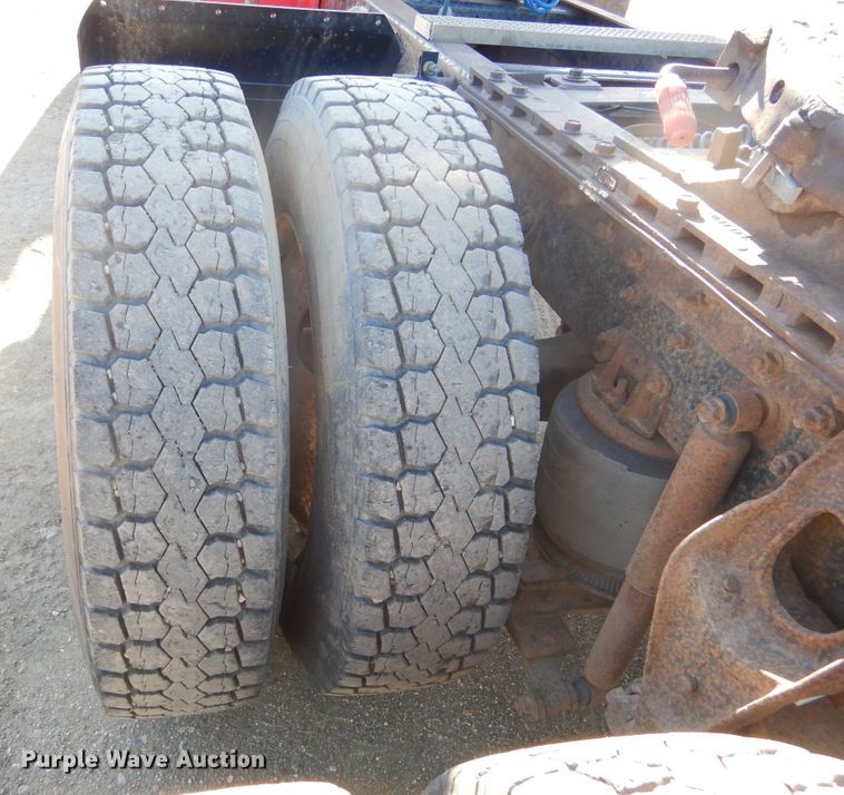 image for item MX9991 1989 International 9300  semi truck