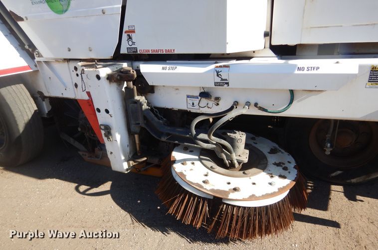 image for item MX9992 2014 Global M3  street sweeper