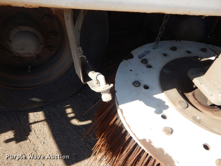 image for item MX9992 2014 Global M3  street sweeper