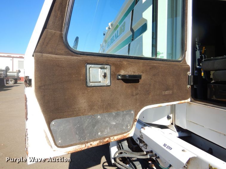 image for item MX9992 2014 Global M3  street sweeper