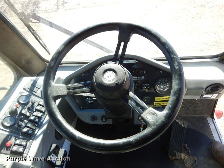 image for item MX9992 2014 Global M3  street sweeper