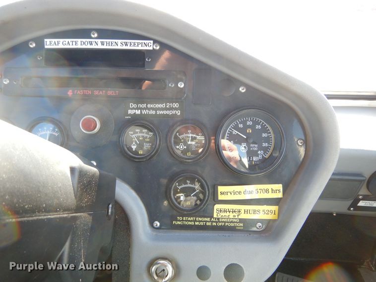 image for item MX9992 2014 Global M3  street sweeper