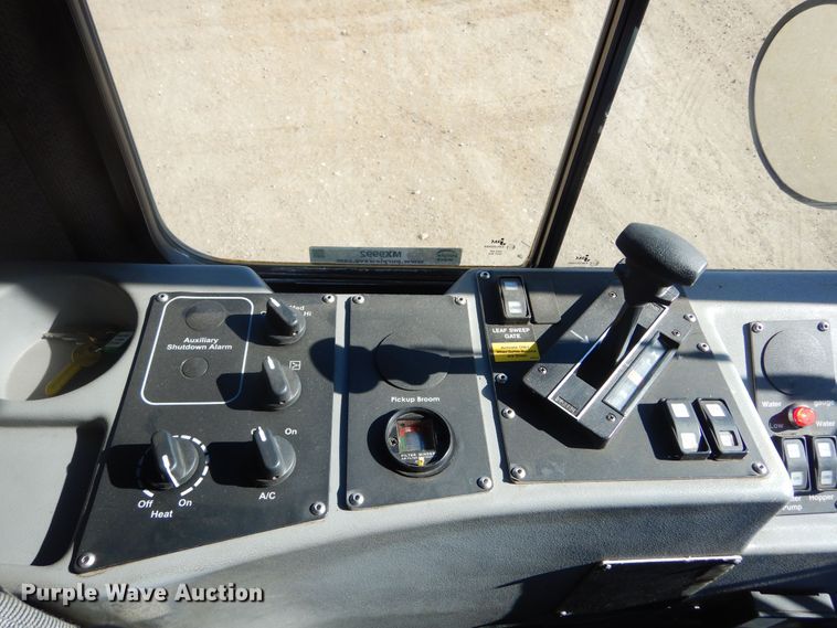 image for item MX9992 2014 Global M3  street sweeper